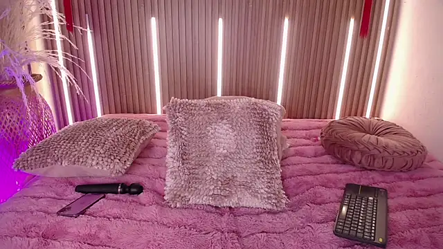 MylaDreams online show from March 22, 8:52 am