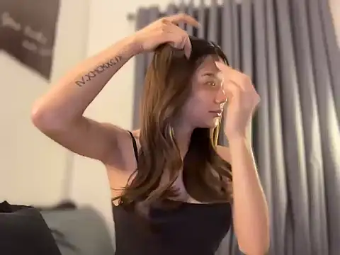 HoleeLaura online show from November 24, 10:11 pm