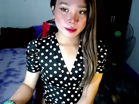 Urassiansweetcummer online show from November 8, 2:45 am