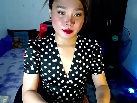 Urassiansweetcummer online show from April 13, 5:11 am