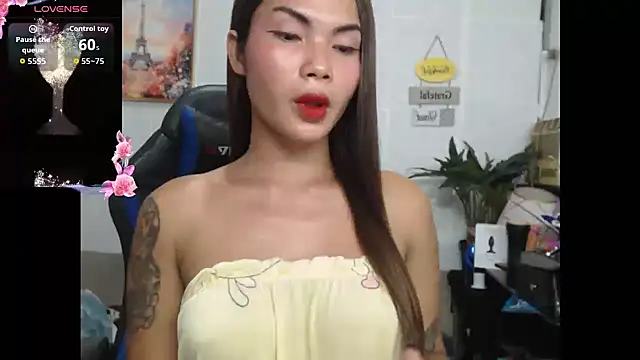 lucyheart777 online show from April 28, 4:06 am