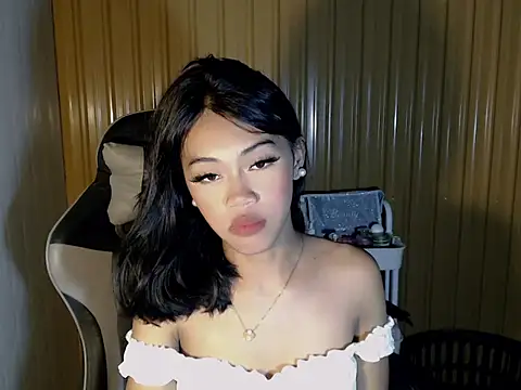 urcurlydiva online show from April 15, 2:44 pm