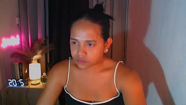 Lorainnelustts online show from December 19, 4:50 am