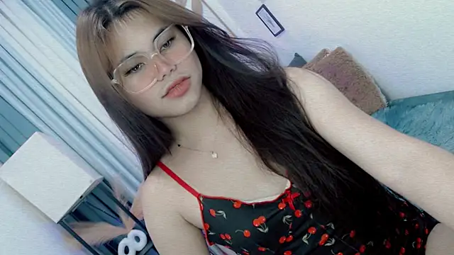 PrettyBlythes TS online show from April 1, 12:45 am