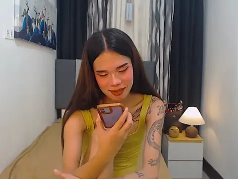 Colette Thompson online show from April 22, 1:18 pm