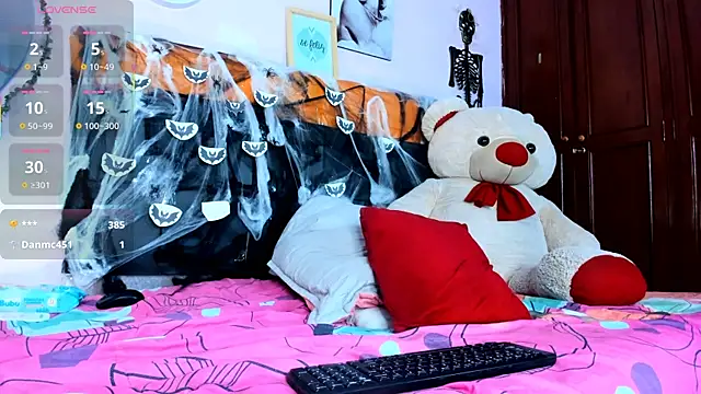 ashley moss online show from October 30, 8:30 pm