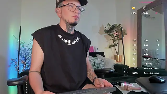 tyler jones  online show from April 23, 5:04 am