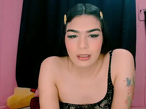 Snapshot of _crystal23_ chatting on October 18, 4:38 am  crystal23  online show from October 18, 4:38 am