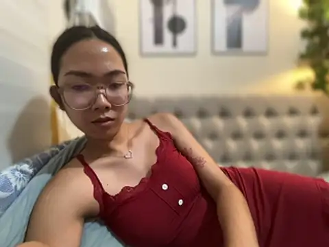 Sluttgwen69 online show from April 29, 3:28 pm