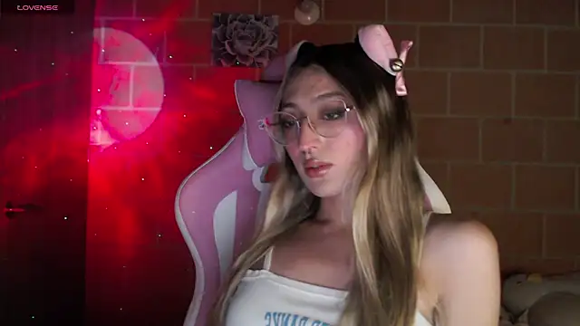 Snapshot of Andrea_camilaaa chatting on September 9, 5:50 am Andrea camilaaa online show from September 9, 5:50 am