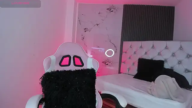 chloesagee online show from October 3, 10:10 pm