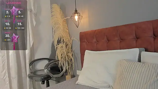 victoria decapri online show from March 19, 8:09 pm