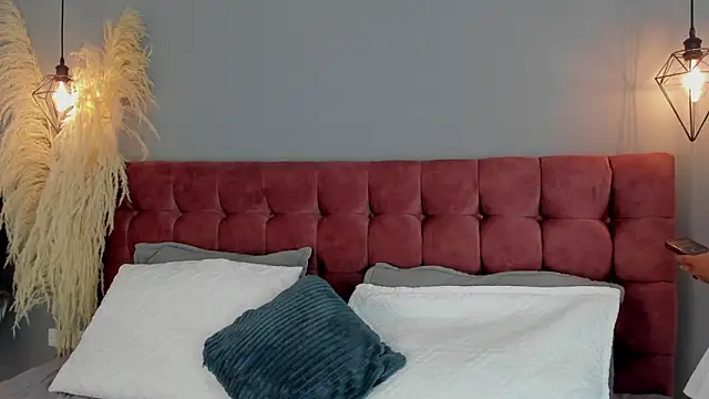 victoria decapri online show from April 10, 8:03 pm