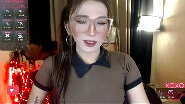 Snapshot of precious_RoseDoll chatting on October 27, 12:51 am precious RoseDoll online show from October 27, 12:51 am
