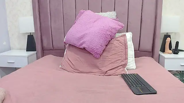 AriannaAdames online show from April 1, 1:41 pm