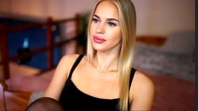 Emilyvanroessel online show from April 26, 8:12 am