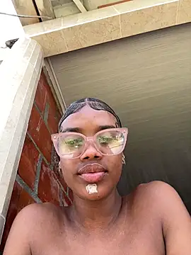 Snapshot of EbonyWildYou chatting on October 26, 4:36 pm EbonyWildYou online show from October 26, 4:36 pm