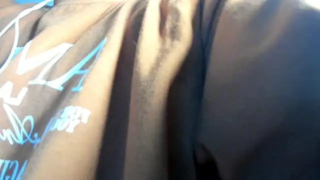 Snapshot of AlanRed_ chatting on October 23, 8:24 pm AlanRed online show from October 23, 8:24 pm