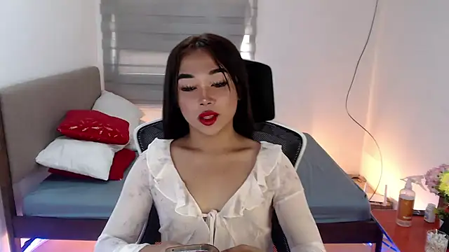 SultryCyraFoxmore online show from September 14, 1:33 am