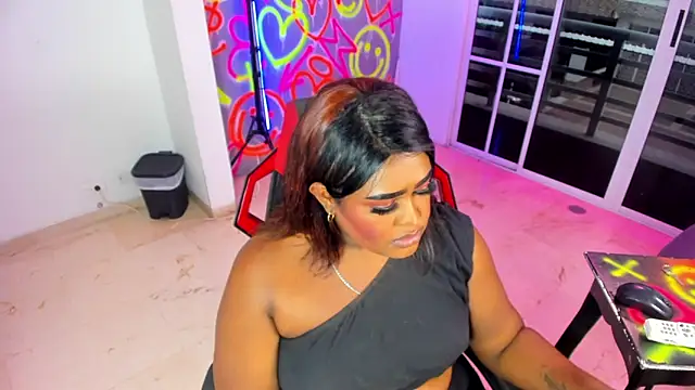Snapshot of _EvaRouse chatting on October 24, 9:42 pm  EvaRouse online show from October 24, 9:42 pm