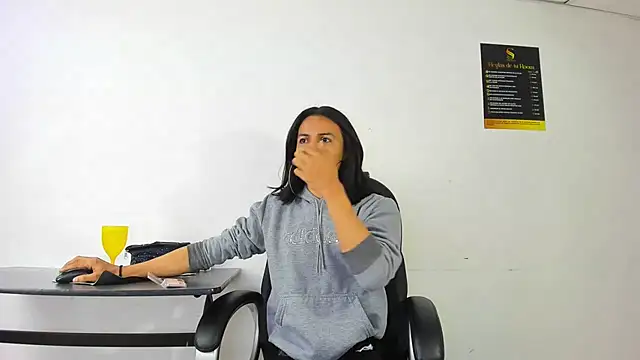 Aisha hotts777 online show from November 15, 4:21 am