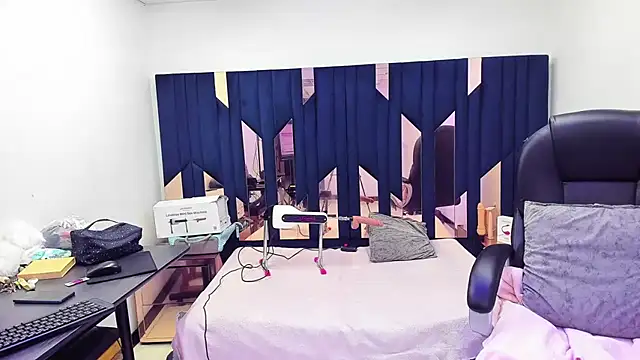 Aisha hotts777 online show from April 27, 3:27 am