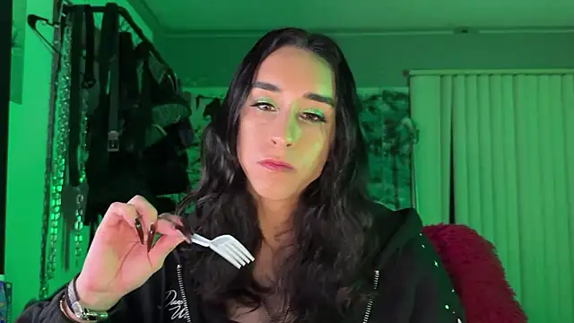 xoFrankie online show from March 31, 3:30 am