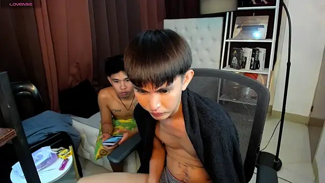 XloverXsiantwink online show from October 8, 1:29 am