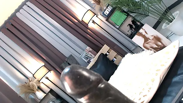 SpicyAlyssa69 online show from September 18, 10:15 pm