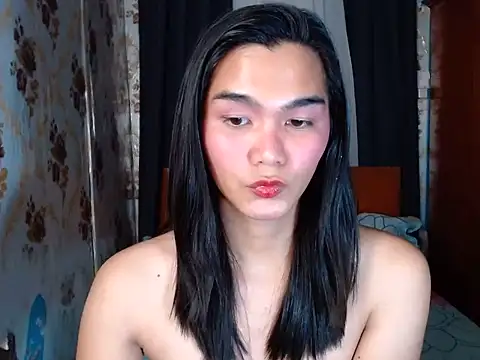 lady in moon online show from March 11, 2:43 pm