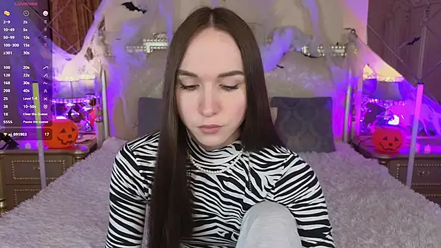 Angeel Kate online show from October 30, 1:10 pm