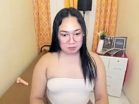 TsUncutKaren online show from April 15, 10:42 am