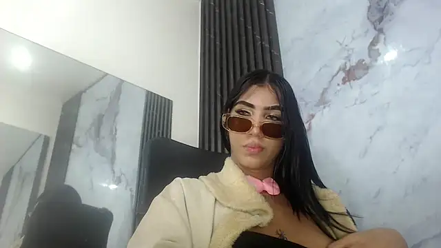 CamelyHott online show from October 3, 8:31 pm