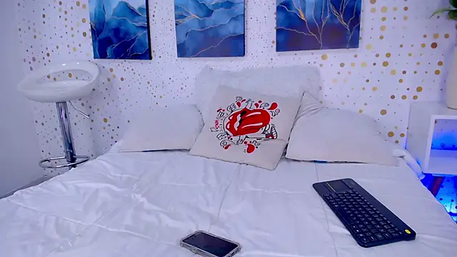 Emily Vaughan online show from November 11, 3:41 am