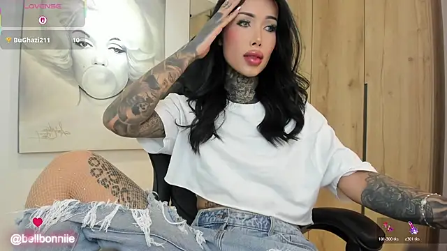 Snapshot of belllbonniie chatting on October 22, 7:27 pm belllbonniie online show from October 22, 7:27 pm