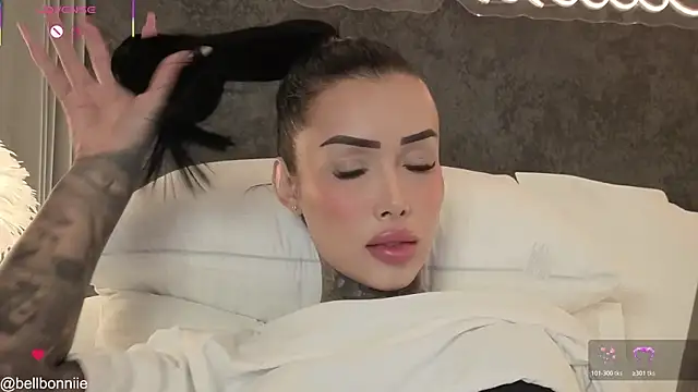 belllbonniie online show from April 22, 7:54 pm