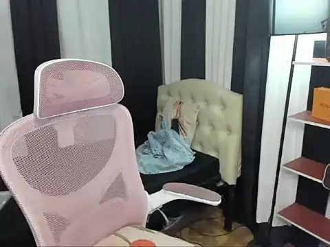 Seductive Margaux online show from November 4, 7:02 pm