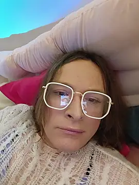 Imnotperfect Ivy online show from November 7, 9:15 pm