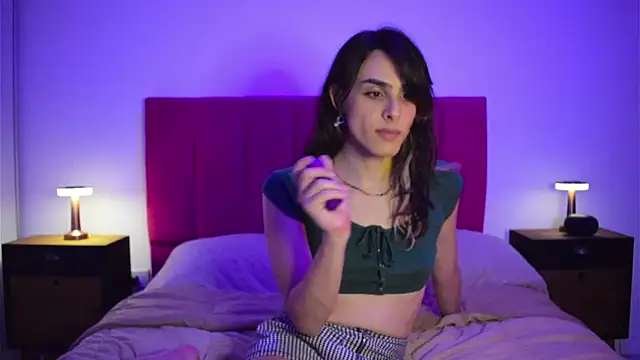 estrogen nia online show from October 17, 4:38 am