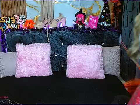 sthephylittle online show from October 27, 7:22 pm