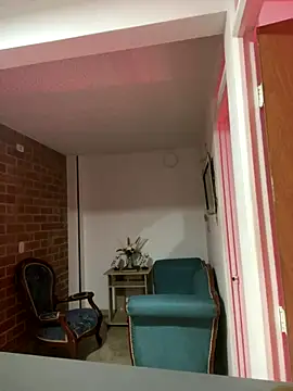 SiaraRealist online show from November 8, 7:58 pm