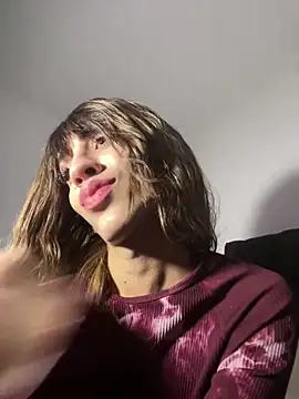 SiaraRealist online show from November 11, 4:25 am