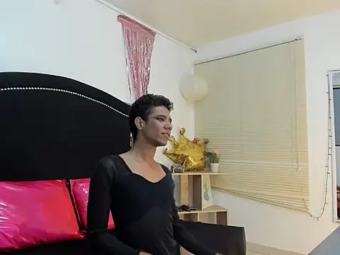 Snapshot of Nezuko__tanyi chatting on October 17, 4:16 am Nezuko  tanyi online show from October 17, 4:16 am