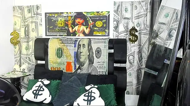 Snapshot of Latin_Doll13 chatting on October 22, 1:07 am Latin Doll13 online show from October 22, 1:07 am