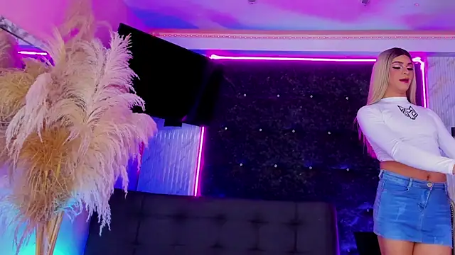 Queens Wonders Blonders online show from March 20, 9:32 am