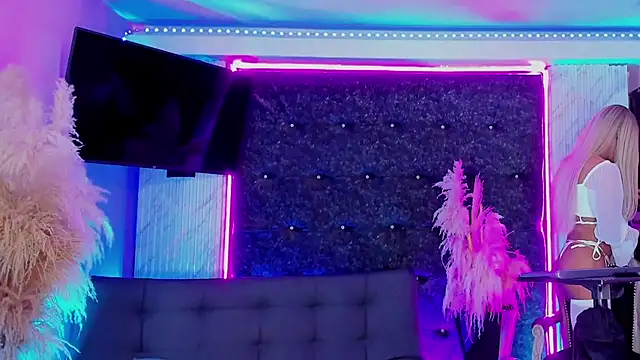 Queens Wonders Blonders online show from April 19, 6:58 am