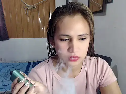 prettysam9 online show from April 22, 5:14 am