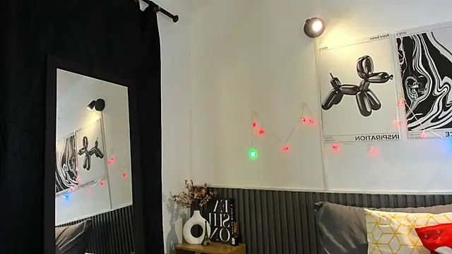 Cloe Bonne online show from December 18, 11:32 pm