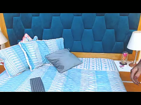 morrigan luxus2 online show from December 14, 11:44 pm