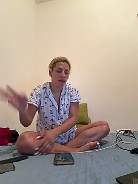 ESTRELLABERECHUCKY online show from April 22, 7:32 pm